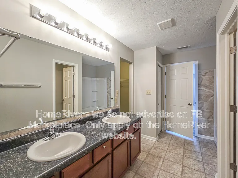 1725 James Run Way — Photo 12