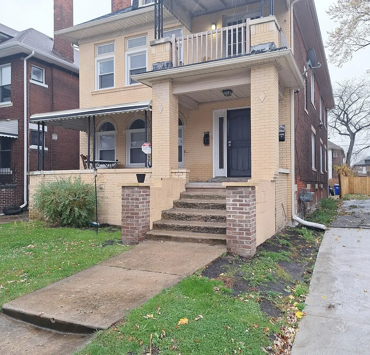 2067 Hazelwood Street — Photo 2