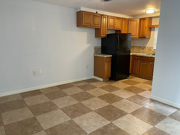 3rd image of 1008 E Columbus Dr #C