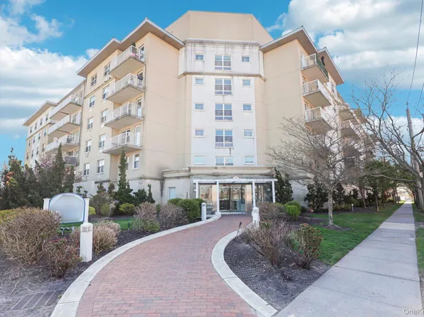 260 Beach 81st Street #2D, Rockaway Beach, NY 11693