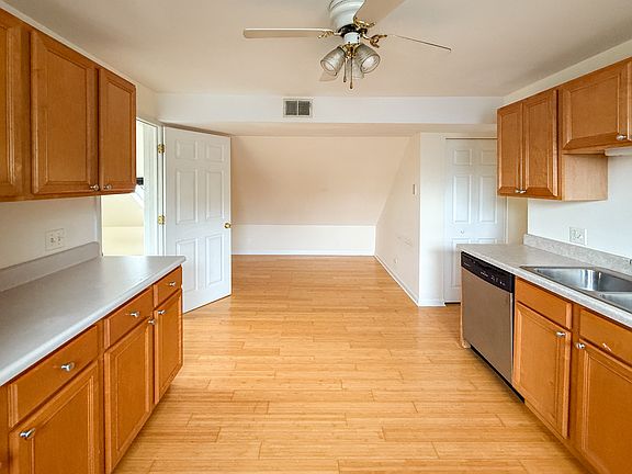 2nd image of 1710 W Wellington Ave Floor 3