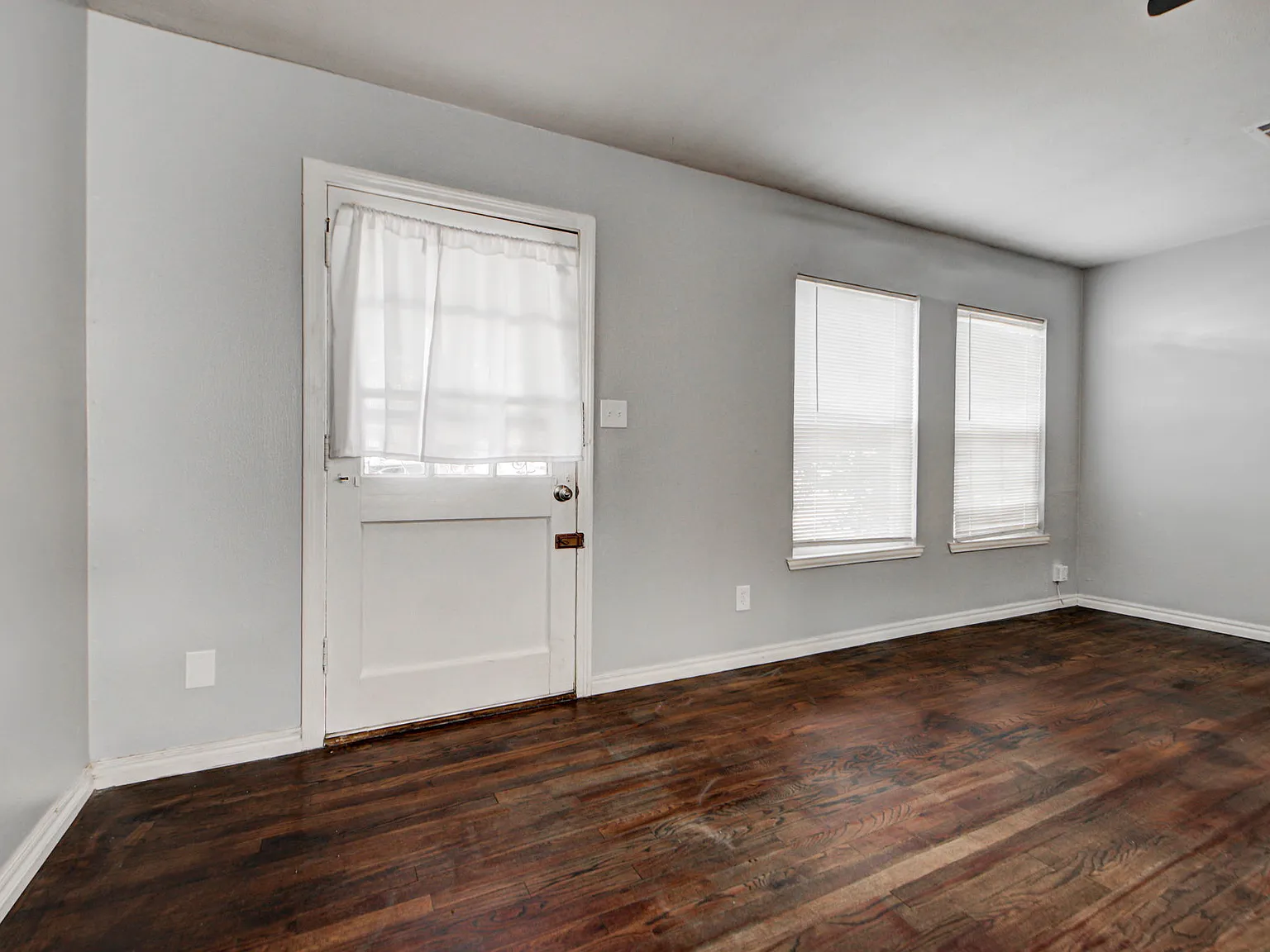 1110 West Apache Street - 1 — Photo 3