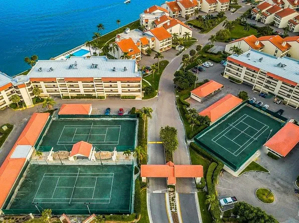 106 1st St E, Tierra Verde, FL 33715