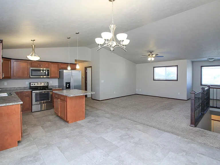 110 Tanner Ct — Photo 2