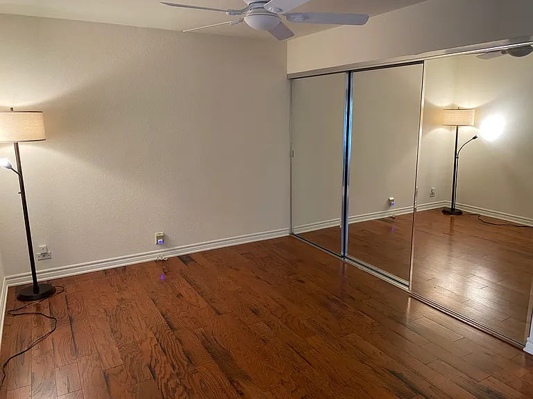 8860 Villa La Jolla Dr #107 — Photo 4