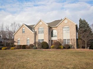 120 Round Hill Dr, Freehold, NJ