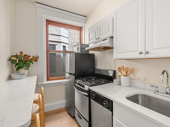 3rd image of 8 Garrison St APT 501