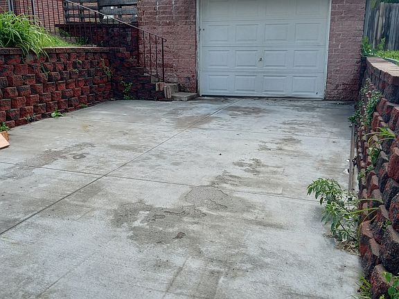 3rd image of 400 W Dawes Ave