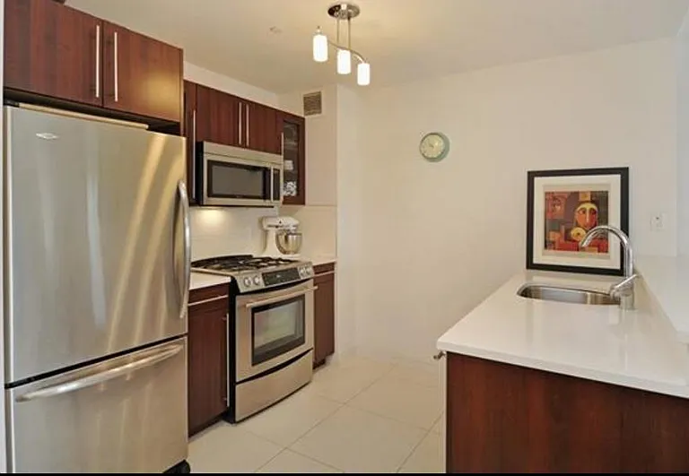 302 2nd St #5E — Photo 3