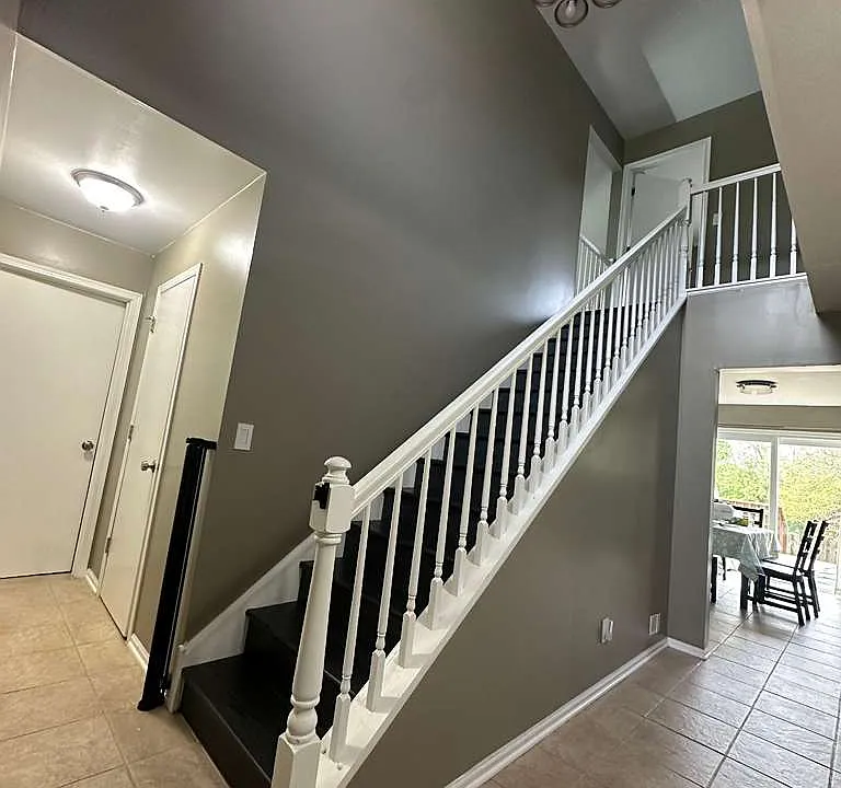 22102 W Plymouth Cir