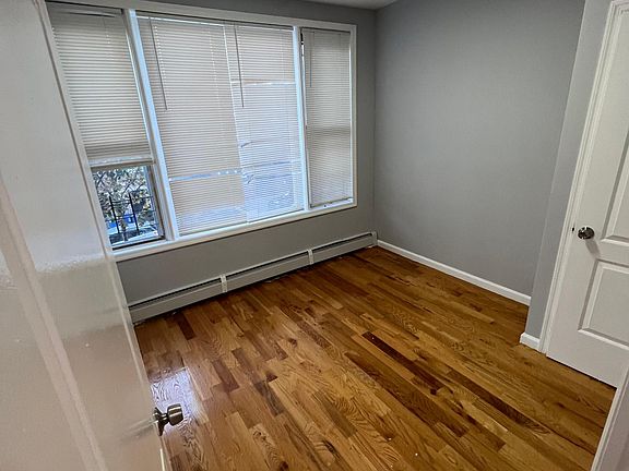 5th image of 648 Coster St #2