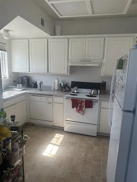 4 bed, 2.0 bath, 1450 sqft, $3,400 — Photo 3