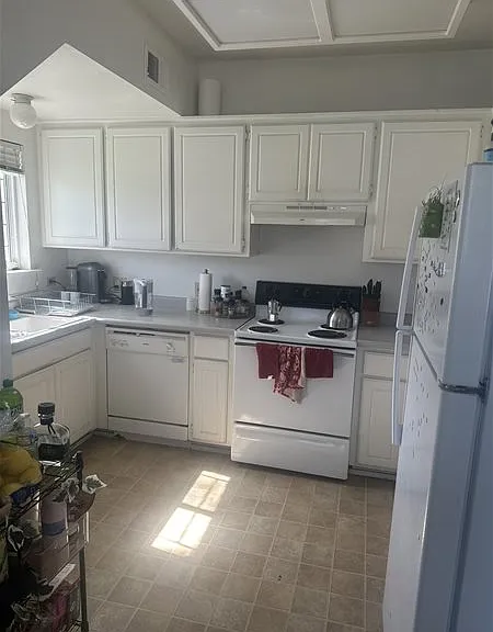 811 E 8th St — Photo 3