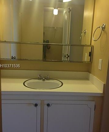 5th image of 1400 Saint Charles Pl Ph 19