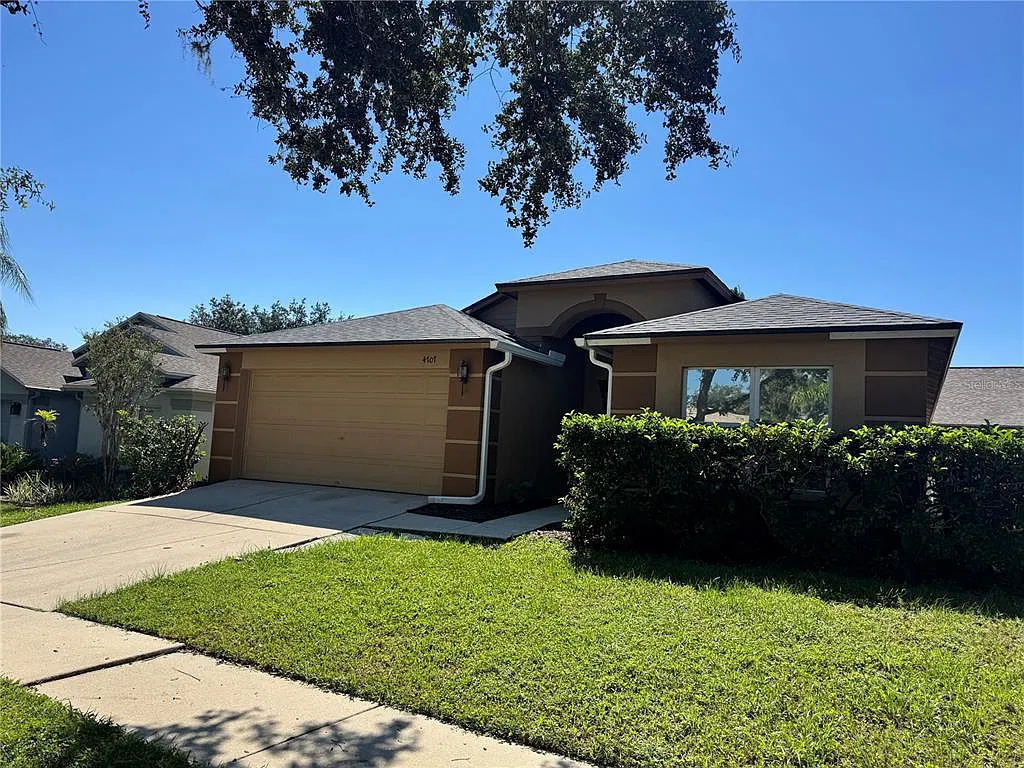 3 bed, 2.0 bath, 1742 sqft, $2,350 — Photo 2