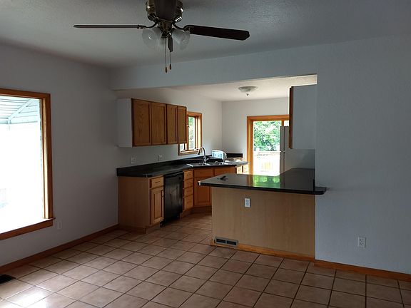 3rd image of 510 Tawas St