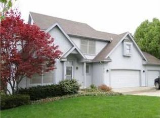 810 N Woodridge Ln, Liberty, MO 64068