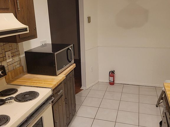 3rd image of 165 Cross Slope Ct Unit J