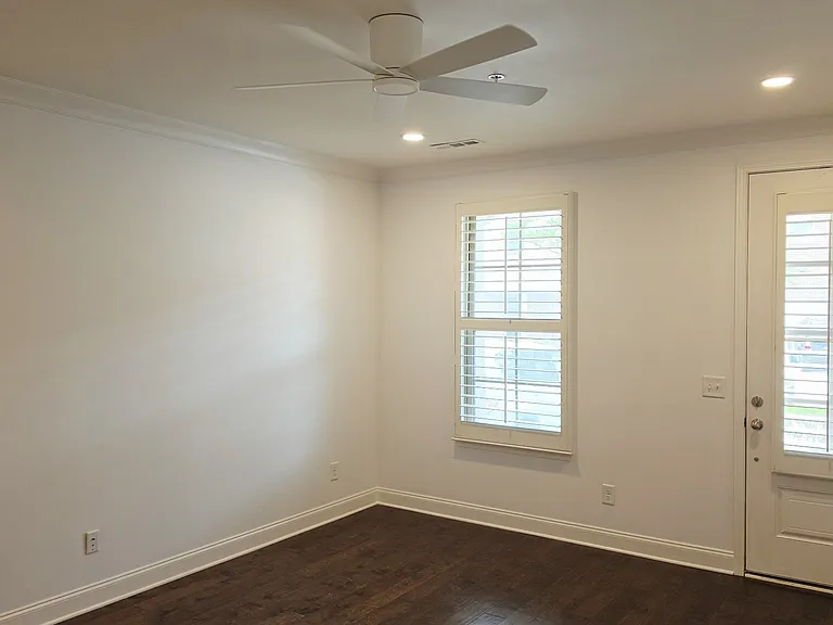 1623 Hampshire Pl — Photo 3