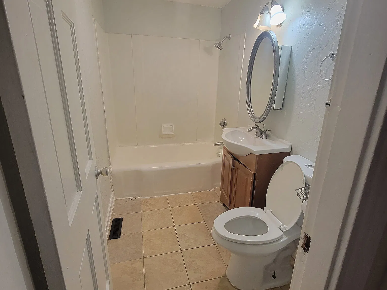 3 bed, 1100 sqft, $3,200 — Photo 4