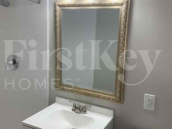 4th image of 518 Rebecca St
