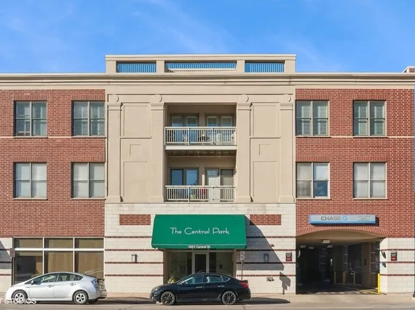 2951 Central St APT 301, Evanston, IL 60201