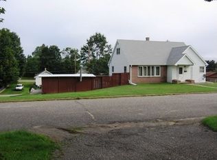 716 Saratoga St, Kingsford, MI 49802