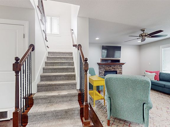 3rd image of 1108 NW Orchard Dr