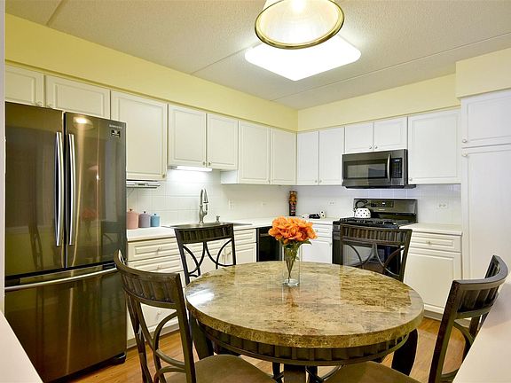2nd image of 7081 W Touhy Ave APT 207
