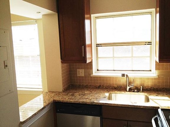 5th image of 2101 N Taft St APT 124