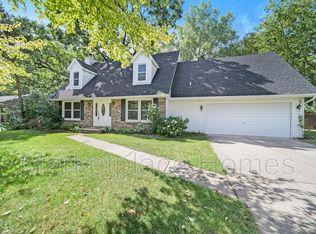 690 Old Perch Rd, Rochester Hills, MI 48309