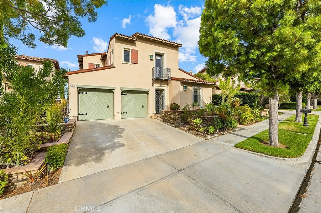 3 bed, 3.5 bath, 2626 sqft, $9,500 — Photo 1
