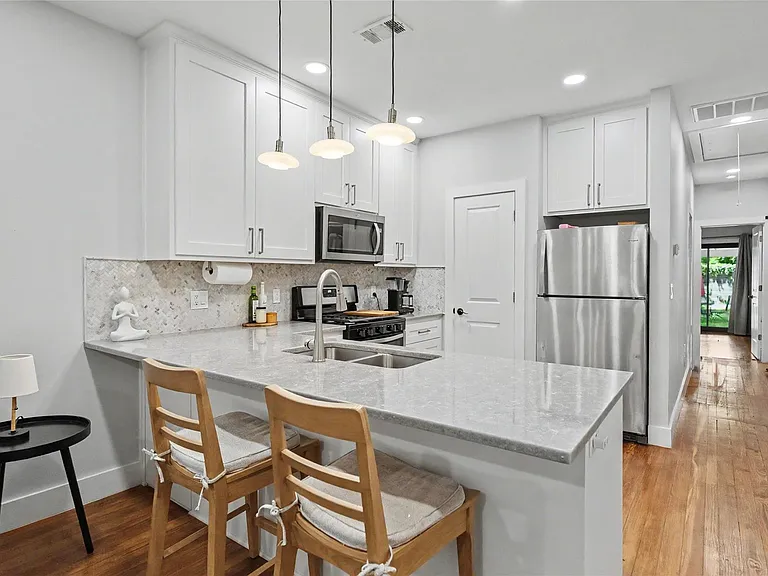 2506 E Cesar Chavez St — Photo 5