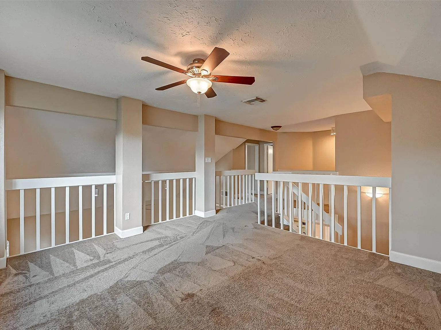 3 bed, 2.5 bath, 1918 sqft, $2,200 — Photo 4