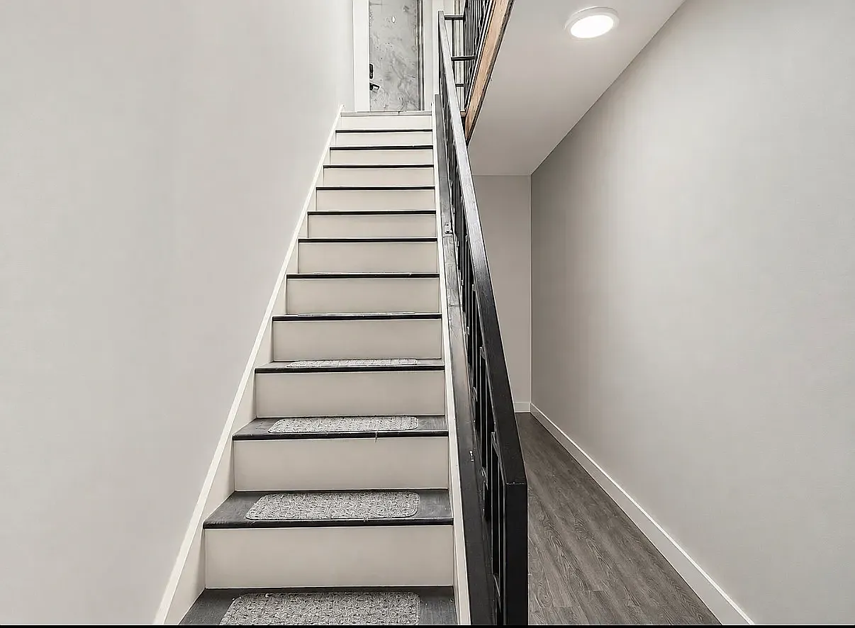 71-34 68th Place — Photo 2