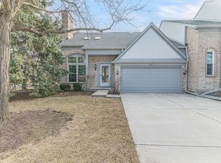 127 Biarritz Ct, Bloomingdale, IL 60108