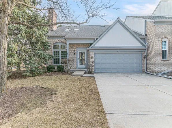 127 Biarritz Ct, Bloomingdale, IL 60108