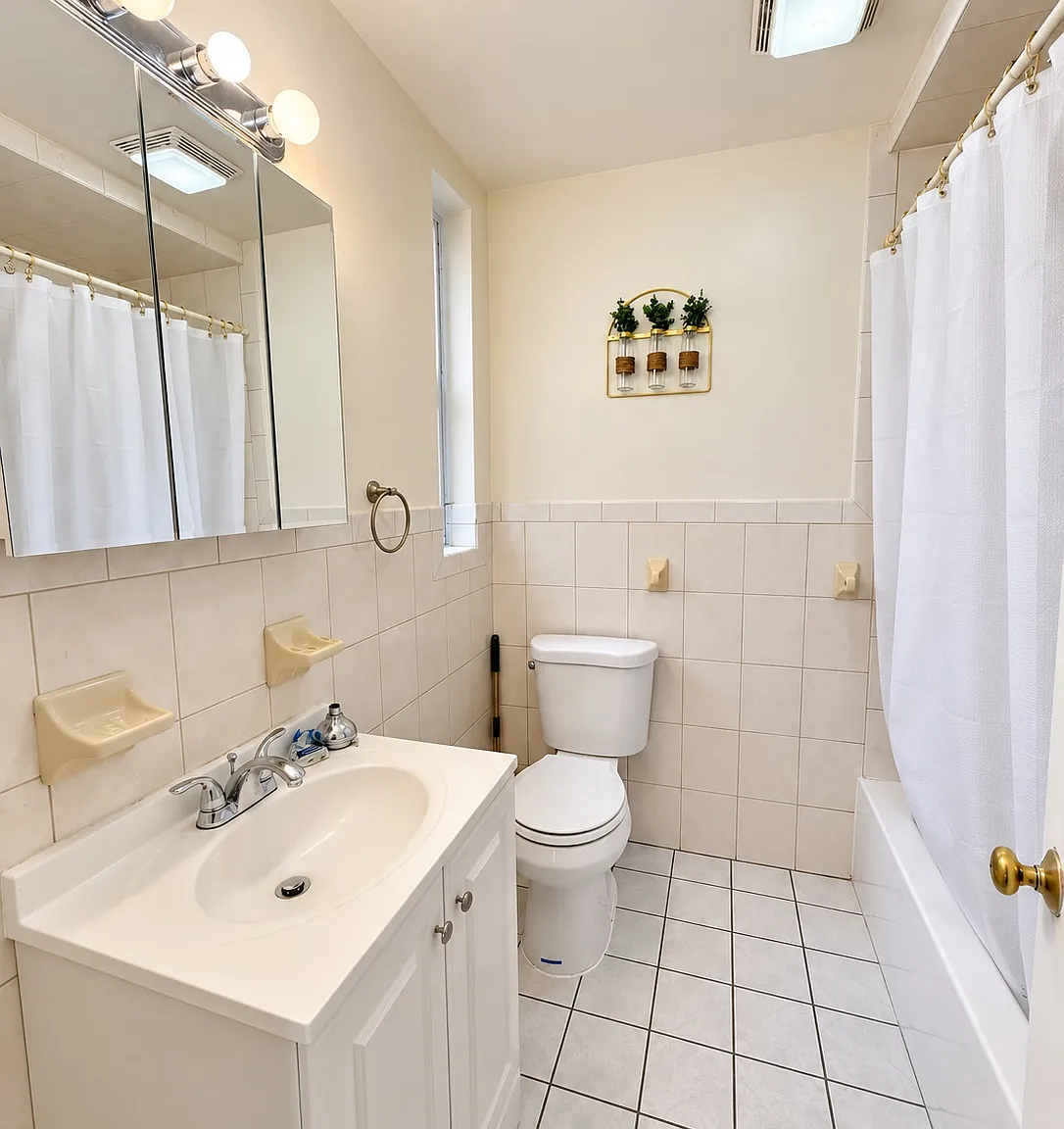 2 bed, $2,000 — Photo 4