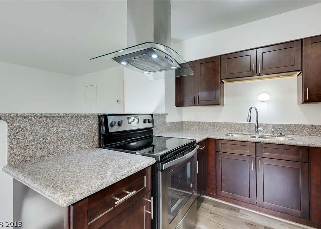 2 bed, 714 sqft, $1,200 — Photo 1