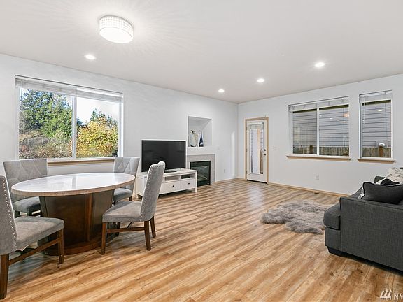 3rd image of 3016 S 278th Pl