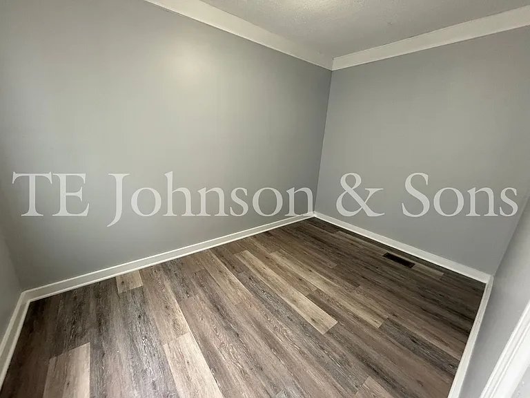 212 Carolina Cir — Photo 6