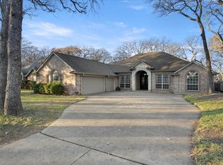 1409 Spinnaker Ln, Azle, TX 76020