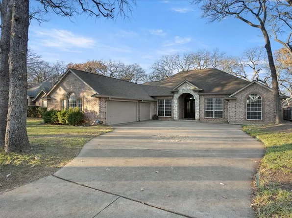 1409 Spinnaker Ln, Azle, TX 76020