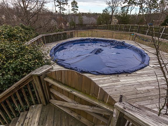 4th image of 377 Ashley Dr