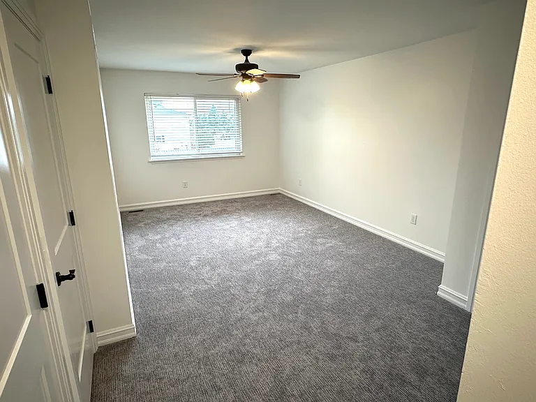 8565 Hampshire Dr — Photo 17