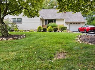 456 Bayberry Ln, Mountainside Boro, NJ 07092