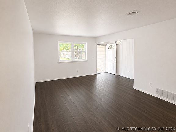 4th image of 204 E Bass Ave