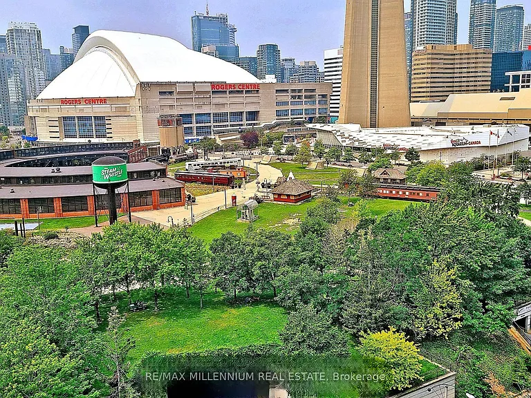 25 Lower Simcoe St #1508 — Photo 31
