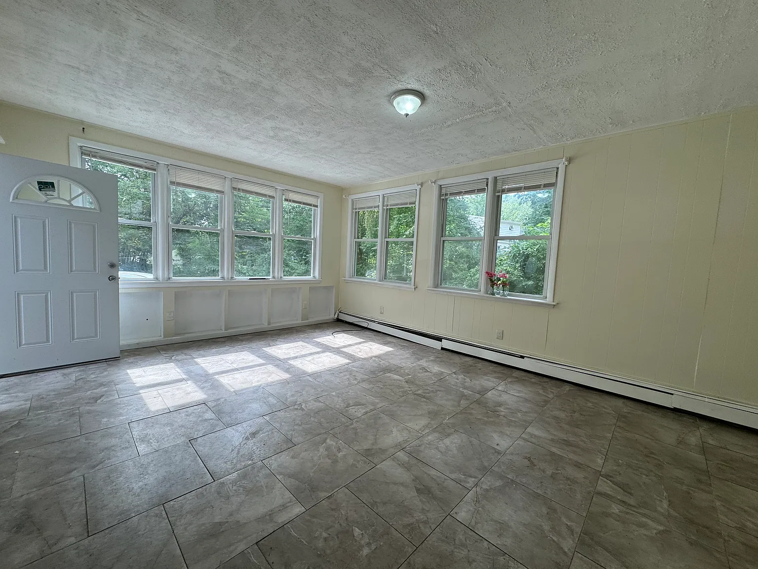 3 bed, 1600 sqft, $2,600 — Photo 3