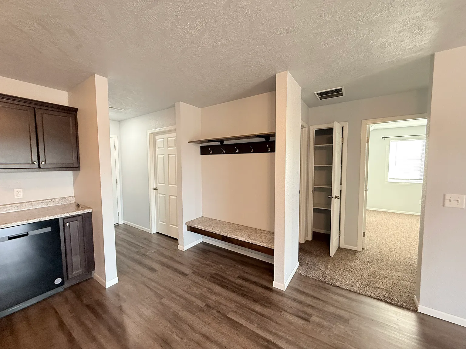 2 bed, 1100 sqft, $1,250 — Photo 3